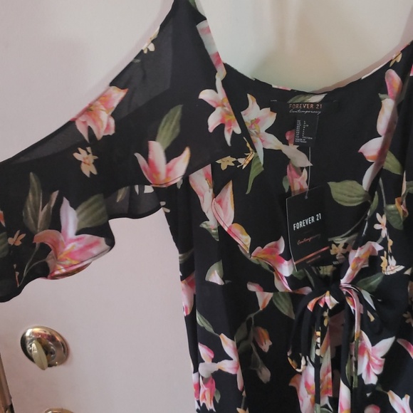 Dress - Picture 2 of 2